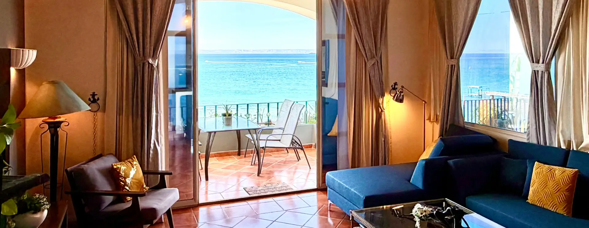 Vista al mar, Condo Paradise